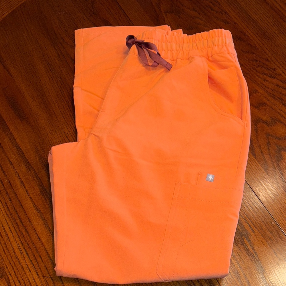 Women’s Figs LIMITED EDITION PAYAYA Straight Leg High-rise Scrub Pants